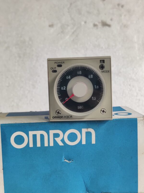 OMRON H3CR-A series DIN mount Timer relay.100-240v DC 100-AC 2-CONTACT .0.05